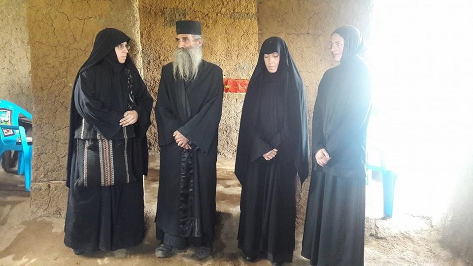 Νέες φωτογραφίες από τη ζωή της αγνώριστης Ναταλίας Λιονάκη, ως μοναχής Φεβρωνίας στην Κένυα [εικόνες] | iefimerida.gr 3