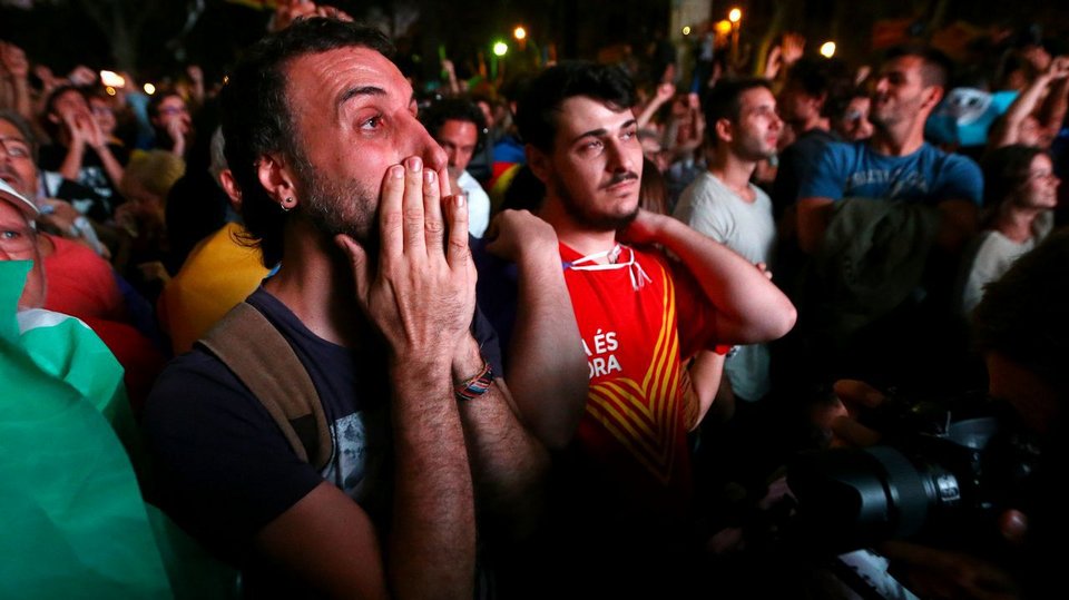 «Πάγωσε» η ανεξαρτητοποίηση -Εξαλλοι οι οπαδοί του Πουτζδεμόν, αντιδρά η Ισπανία | iefimerida.gr 2