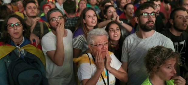 «Πάγωσε» η ανεξαρτητοποίηση -Εξαλλοι οι οπαδοί του Πουτζδεμόν, αντιδρά η Ισπανία | iefimerida.gr 3