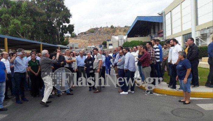 Στο εργοστάσιό του ο Μιχάλης Λεμπιδάκης -Αγνώριστος αλλά χαμογελαστός | iefimerida.gr 11
