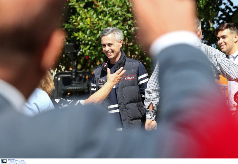 Στο εργοστάσιό του ο Μιχάλης Λεμπιδάκης -Αγνώριστος αλλά χαμογελαστός | iefimerida.gr 1