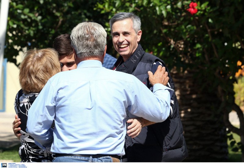 Στο εργοστάσιό του ο Μιχάλης Λεμπιδάκης -Αγνώριστος αλλά χαμογελαστός | iefimerida.gr 2