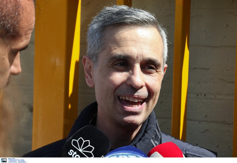 Στο εργοστάσιό του ο Μιχάλης Λεμπιδάκης -Αγνώριστος αλλά χαμογελαστός | iefimerida.gr 4