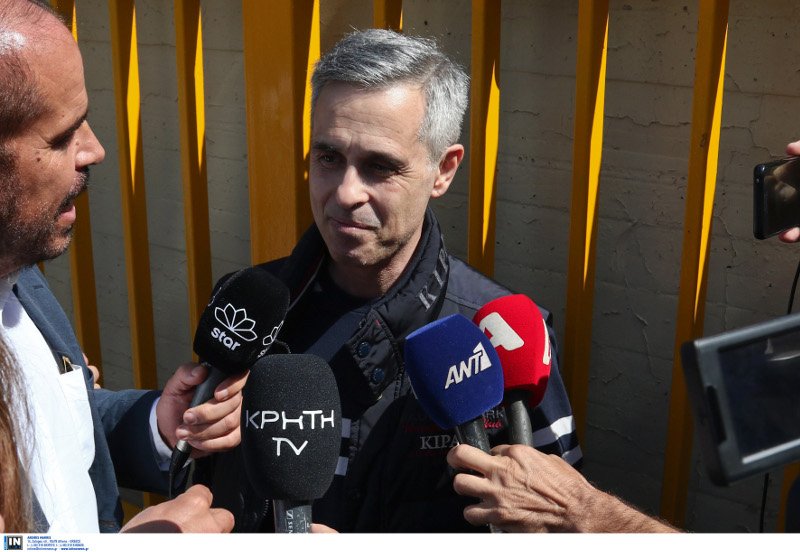 Στο εργοστάσιό του ο Μιχάλης Λεμπιδάκης -Αγνώριστος αλλά χαμογελαστός | iefimerida.gr 5