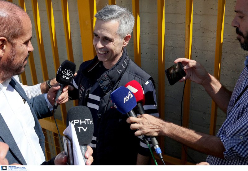 Στο εργοστάσιό του ο Μιχάλης Λεμπιδάκης -Αγνώριστος αλλά χαμογελαστός | iefimerida.gr 6
