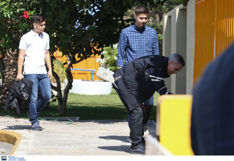 Στο εργοστάσιό του ο Μιχάλης Λεμπιδάκης -Αγνώριστος αλλά χαμογελαστός | iefimerida.gr 7