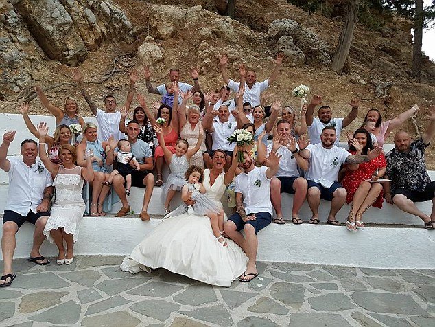 Ρόδος: Ταξιδιωτικοί πράκτορες αντιδρούν με τη διακοπή γάμων στη Λίνδο -Είχαν κρατήσεις μέχρι και το 2020 [εικόνες] | iefimerida.gr 1