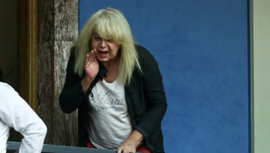 Ο Βαλιανάτος, η Πάολα και άλλοι εκπρόσωποι ΛΟΑΤΚΙ στα θεωρεία της Βουλής [εικόνες] | iefimerida.gr 2