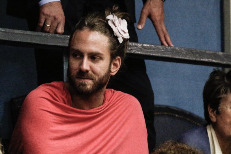 Ο Βαλιανάτος, η Πάολα και άλλοι εκπρόσωποι ΛΟΑΤΚΙ στα θεωρεία της Βουλής [εικόνες] | iefimerida.gr 6