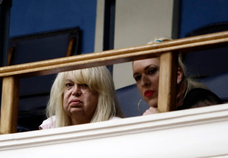 Ο Βαλιανάτος, η Πάολα και άλλοι εκπρόσωποι ΛΟΑΤΚΙ στα θεωρεία της Βουλής [εικόνες] | iefimerida.gr 8