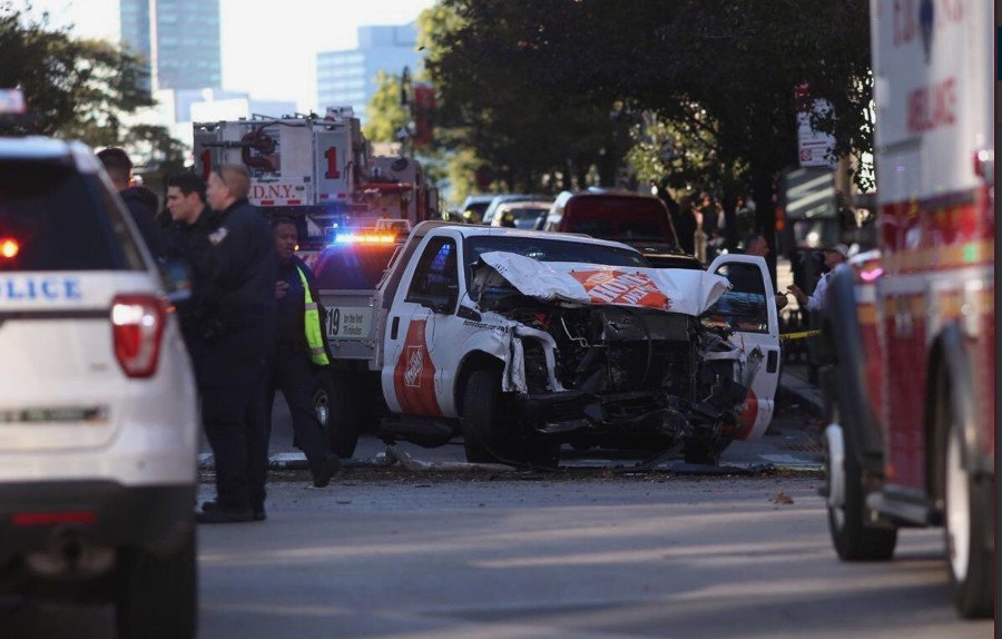 Τρόμος στο Μανχάταν: Φορτηγό παρέσυρε πεζούς και ποδηλάτες -Οκτώ νεκροί και 12 τραυματίες [εικόνες & βίντεο]  | iefimerida.gr 4