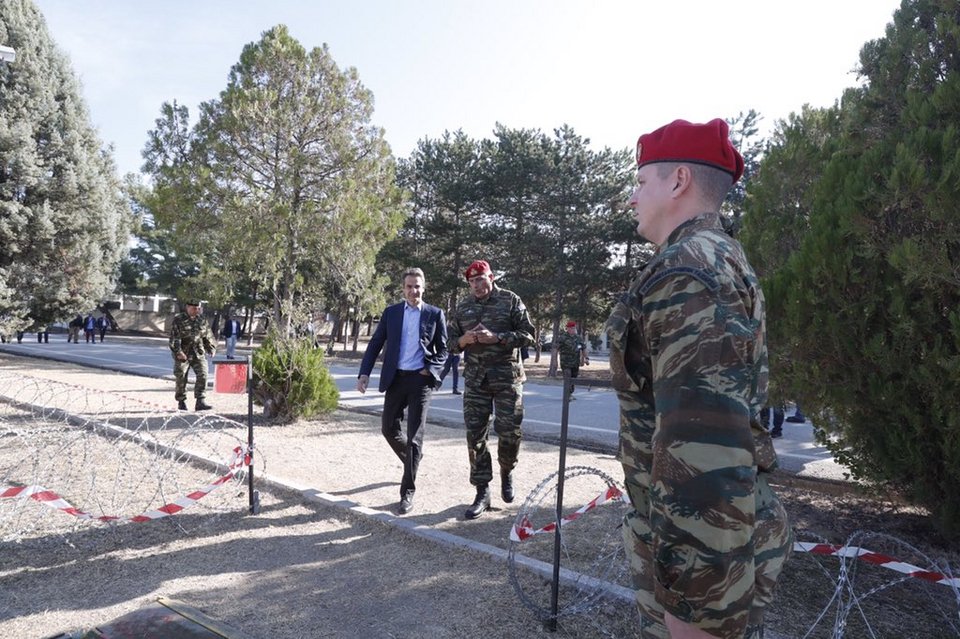 Ο Κυριάκος Μητσοτάκης στην 71η Αερομεταφερόμενη Ταξιαρχία Πεζικού, στο Κιλκίς [εικόνες] | iefimerida.gr 0