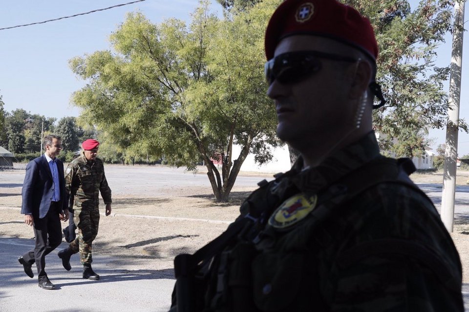 Ο Κυριάκος Μητσοτάκης στην 71η Αερομεταφερόμενη Ταξιαρχία Πεζικού, στο Κιλκίς [εικόνες] | iefimerida.gr 3