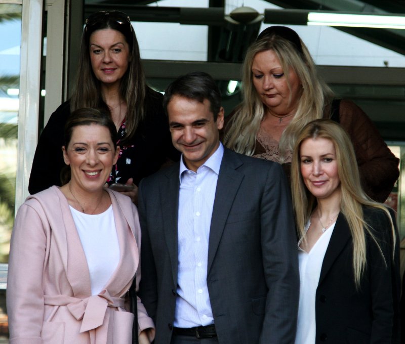 Ο Μητσοτάκης στο «Μεταξά»: Απόλυτη προτεραιότητα  οι προσλήψεις στο χώρο της Υγείας  [εικόνες] | iefimerida.gr 8