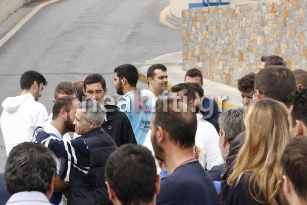 Στο εργοστάσιό του ο Μιχάλης Λεμπιδάκης -Αγνώριστος αλλά χαμογελαστός | iefimerida.gr 16