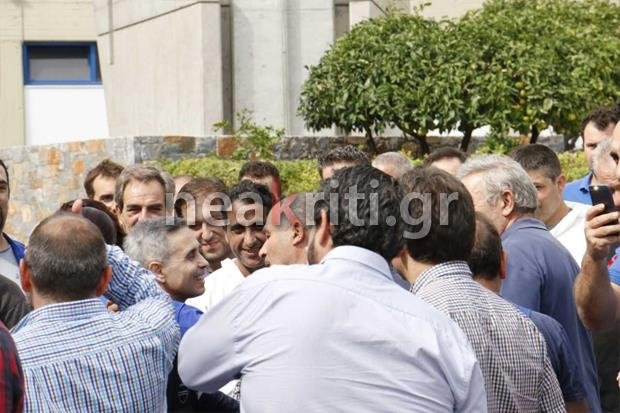 Στο εργοστάσιό του ο Μιχάλης Λεμπιδάκης -Αγνώριστος αλλά χαμογελαστός | iefimerida.gr 17