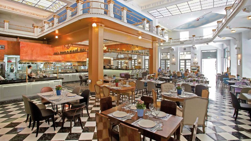 Η νυχτερινή έξοδος του Αλέξη Τσίπρα και της συζύγου του στο Μοναστηράκι [εικόνες] | iefimerida.gr 1