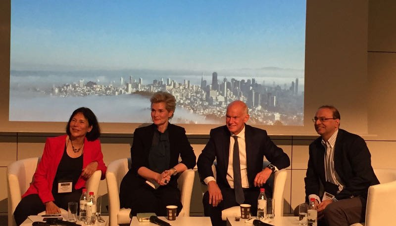 Ο Παπανδρέου πήρε το βραβείο «Ηγετικής Προσφοράς»: Ο ηγέτης είναι περιπατητής χωρίς πυξίδα [εικόνες] | iefimerida.gr 2