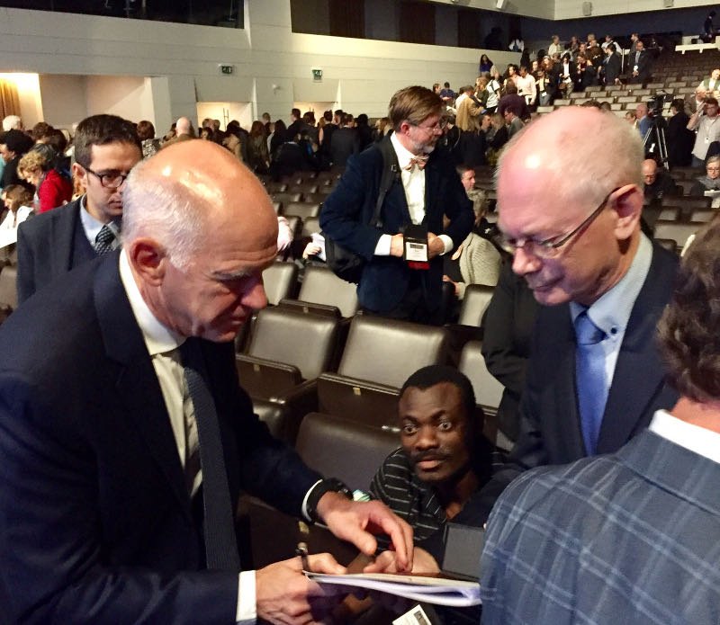 Ο Παπανδρέου πήρε το βραβείο «Ηγετικής Προσφοράς»: Ο ηγέτης είναι περιπατητής χωρίς πυξίδα [εικόνες] | iefimerida.gr 0