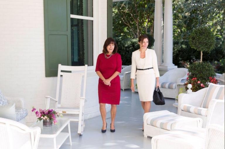 Η Περιστέρα Μπαζιάνα πιο σικάτη από ποτέ στο σπίτι του Αμερικανού αντιπροέδρου -Την υποδέχθηκε η σύζυγός του [εικόνες] | iefimerida.gr 4