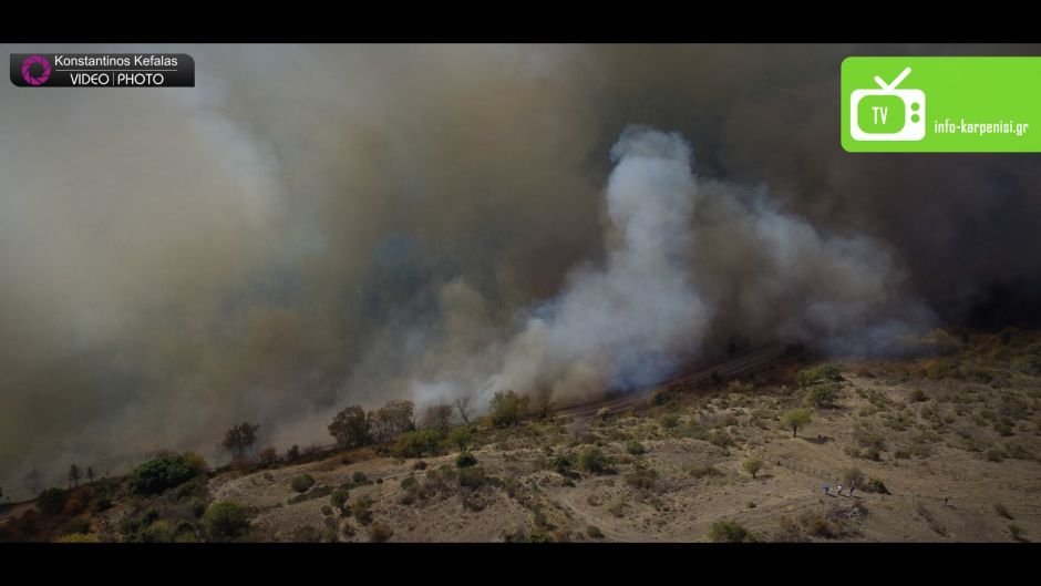 Υπό έλεγχο η μεγάλη φωτιά στο Καρπενήσι -Δύσκολη νύχτα υπό τον φόβο αναζωπύρωσης [εικόνες & βίντεο] | iefimerida.gr 1