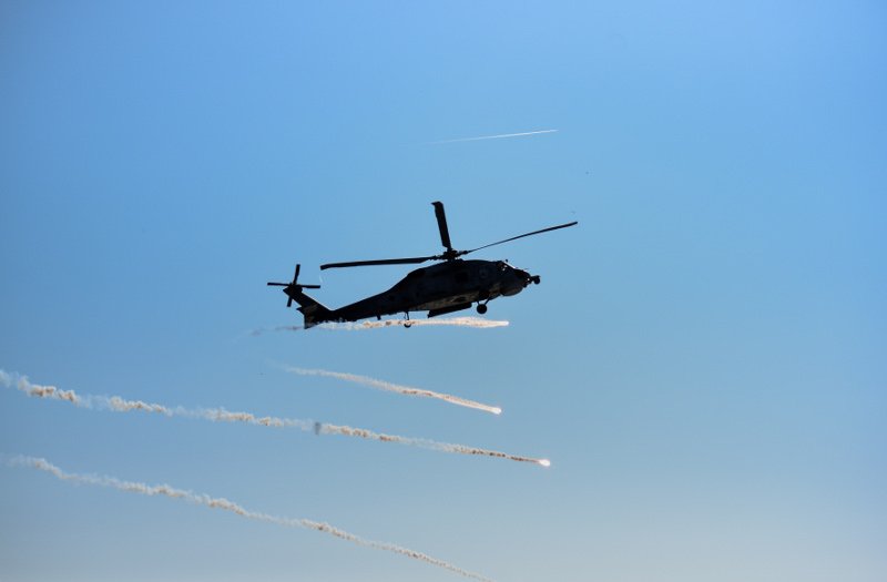 Το Πολεμικό Ναυτικό μάγεψε τη Θεσσαλονίκη: Πλοία, ελικόπτερα και αλεξιπτωτιστές [εικόνες] | iefimerida.gr 0