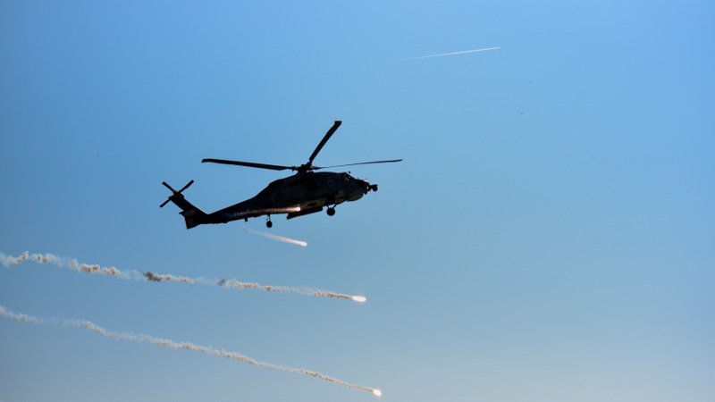 Το Πολεμικό Ναυτικό μάγεψε τη Θεσσαλονίκη: Πλοία, ελικόπτερα και αλεξιπτωτιστές [εικόνες] | iefimerida.gr 1