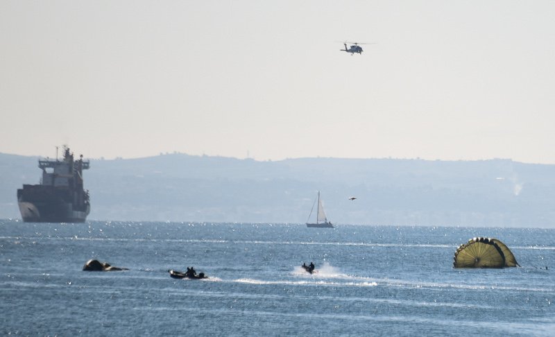 Το Πολεμικό Ναυτικό μάγεψε τη Θεσσαλονίκη: Πλοία, ελικόπτερα και αλεξιπτωτιστές [εικόνες] | iefimerida.gr 7