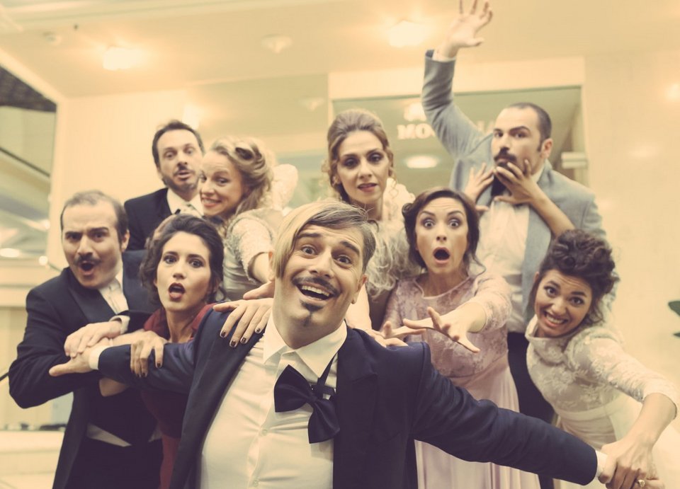 Πώς ο Δημήτρης Μυλωνάς μετέτρεψε το Από Μηχανής Θέατρο σε ραφτάδικο [εικόνες & βίντεο]  | iefimerida.gr 2