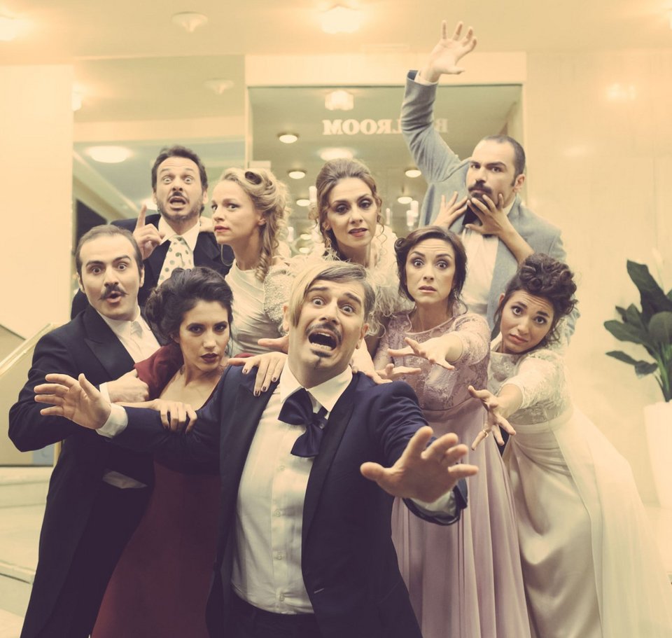 Πώς ο Δημήτρης Μυλωνάς μετέτρεψε το Από Μηχανής Θέατρο σε ραφτάδικο [εικόνες & βίντεο]  | iefimerida.gr 3