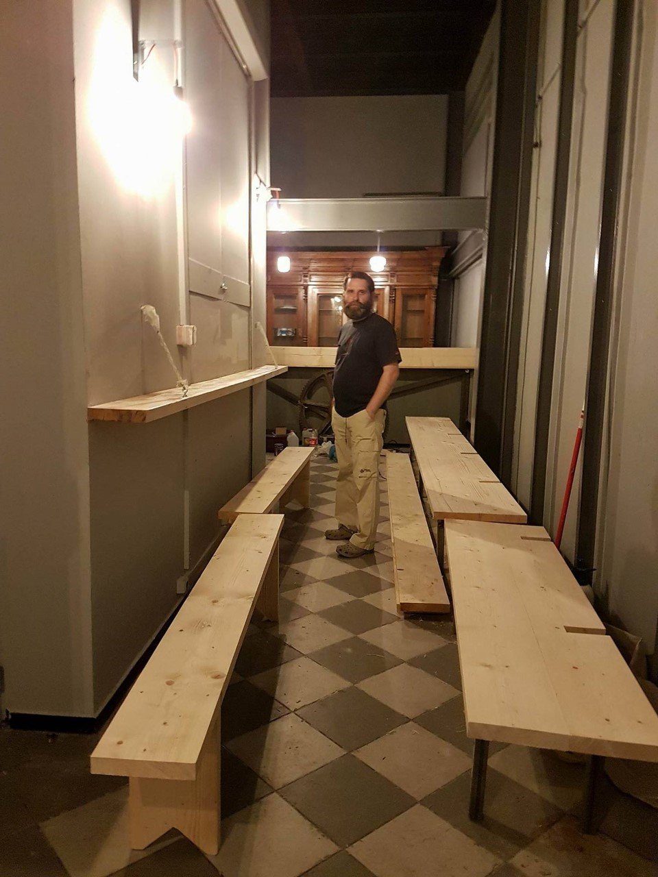 Πώς ο Δημήτρης Μυλωνάς μετέτρεψε το Από Μηχανής Θέατρο σε ραφτάδικο [εικόνες & βίντεο]  | iefimerida.gr 1