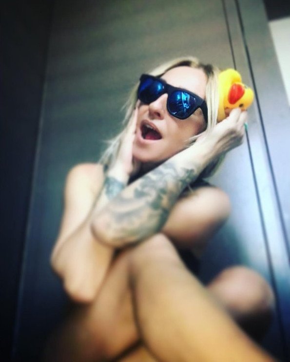 H τολμηρή πόζα της Ρούλας Ρέβη στο διαδίκτυο -Ημίγυμνη στο Instagram [εικόνα] | iefimerida.gr 0