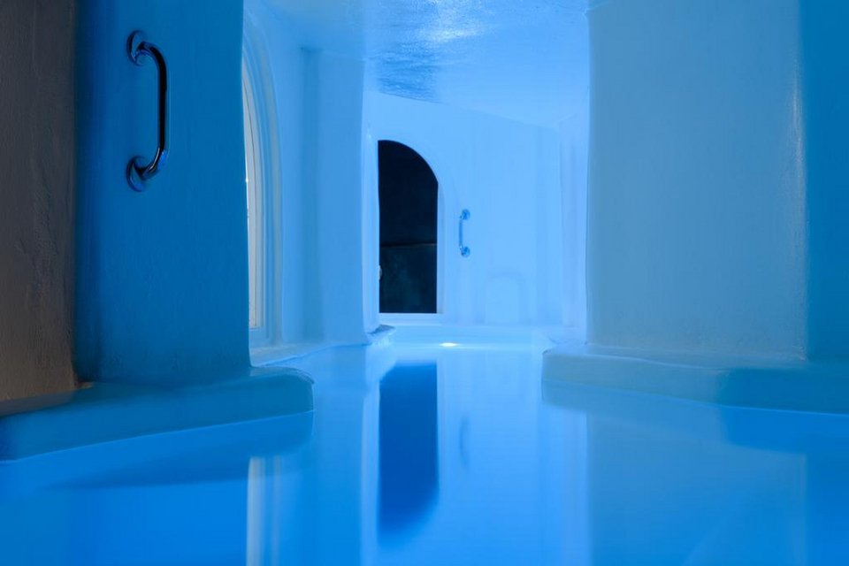 Αυτή η ιδιωτική πισίνα στη Σαντορίνη κάνει τον γύρο του κόσμου -Συνδέει το δωμάτιο με τη βεράντα [εικόνες] | iefimerida.gr 10