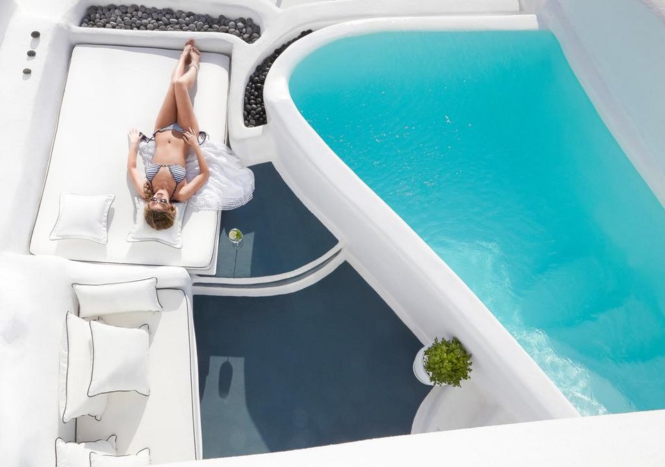 Αυτή η ιδιωτική πισίνα στη Σαντορίνη κάνει τον γύρο του κόσμου -Συνδέει το δωμάτιο με τη βεράντα [εικόνες] | iefimerida.gr 7