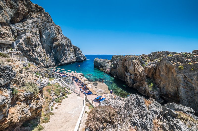 Η θάλασσα καταπίνει παραλίες, δρόμους, σπίτια και υποδομές στην Ελλάδα | iefimerida.gr 0