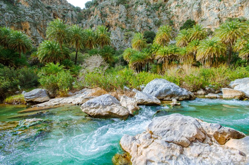 Η θάλασσα καταπίνει παραλίες, δρόμους, σπίτια και υποδομές στην Ελλάδα | iefimerida.gr 1