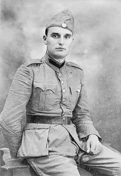 Ναπολέων Σουκατζίδης: Η ιστορία του άγνωστου ήρωα του Πολέμου που έγινε ταινία [εικόνες]  | iefimerida.gr 0