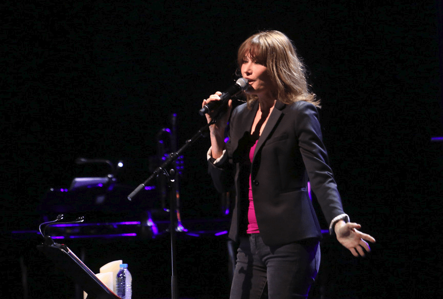 Γοήτευσε η Κάρλα Μπρούνι -Η εντυπωσιακή εμφάνισή της στο Παλλάς [εικόνες]  | iefimerida.gr 4