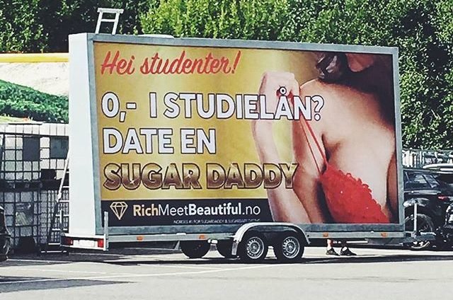 Πανό στα πανεπιστήμια διαφημίζουν τα Sugar baby -«Γίνετε πλούσιες, μην παίρνετε δάνεια!» [εικόνες] | iefimerida.gr 6