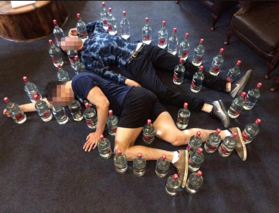 Τα άγρια πάρτι με σεξ, όργια και ναρκωτικά των φοιτητών της Οξφόρδης και του Κέμπριτζ -Ολα όσα συμβαίνουν [εικόνες] | iefimerida.gr 1