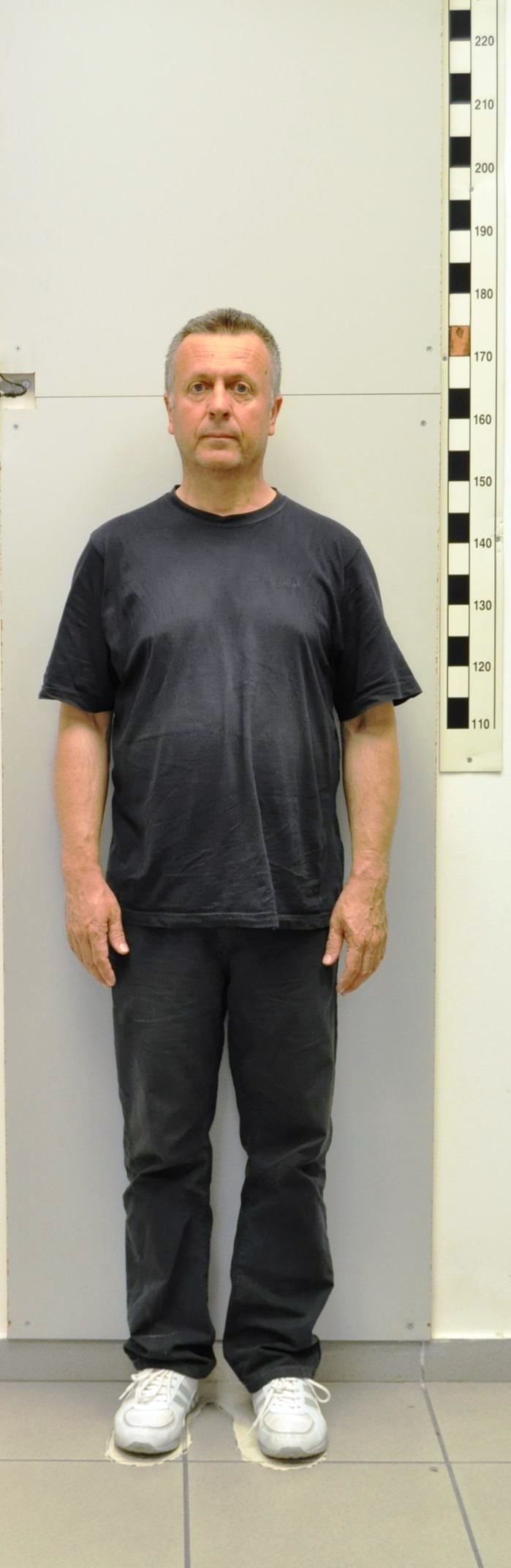 Αυτός είναι ο επιδειξίας της Γλυφάδας -Πήγαινε έξω από σχολεία [εικόνες] | iefimerida.gr 1