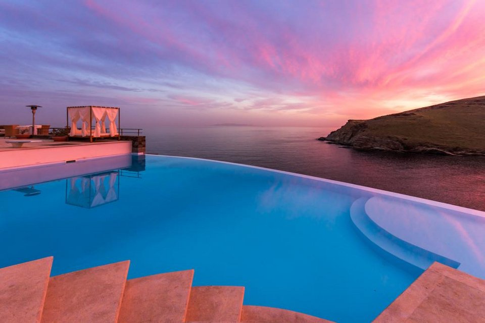 Η πρώην βίλα του Γιάννου Παπαντωνίου στη Σύρο νοικιάζεται για 20.000 ευρώ την εβδομάδα -Απίστευτες ανέσεις [εικόνες & βίντεο] | iefimerida.gr 0