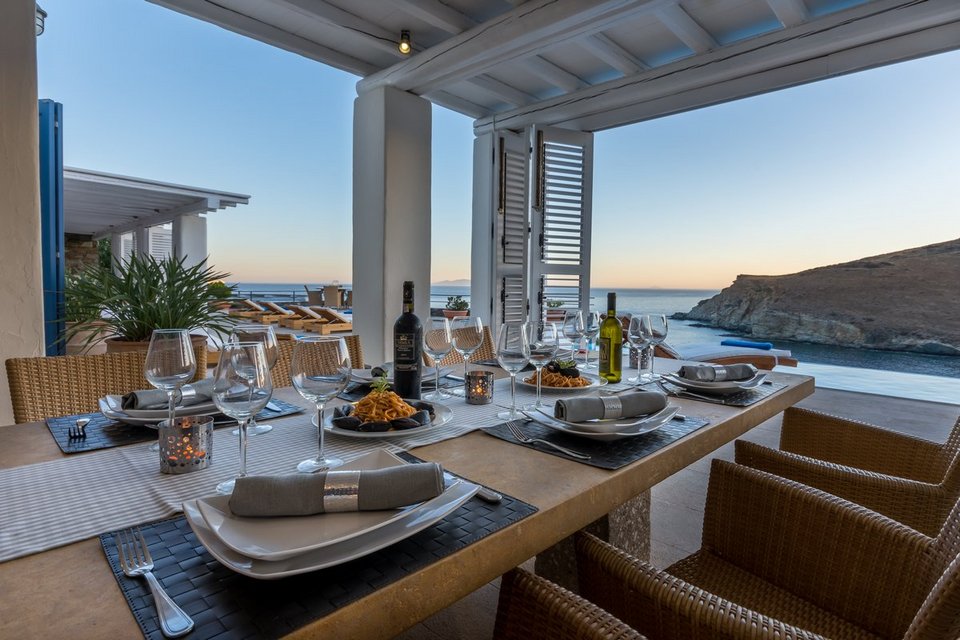 Η πρώην βίλα του Γιάννου Παπαντωνίου στη Σύρο νοικιάζεται για 20.000 ευρώ την εβδομάδα -Απίστευτες ανέσεις [εικόνες & βίντεο] | iefimerida.gr 8