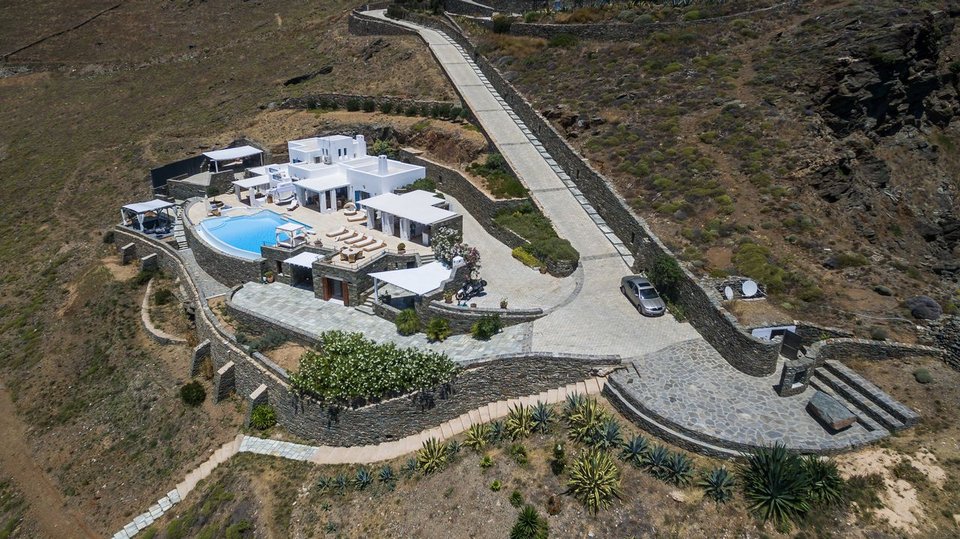 Η πρώην βίλα του Γιάννου Παπαντωνίου στη Σύρο νοικιάζεται για 20.000 ευρώ την εβδομάδα -Απίστευτες ανέσεις [εικόνες & βίντεο] | iefimerida.gr 9