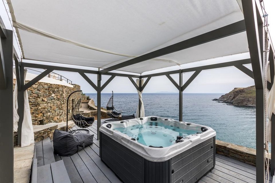 Η πρώην βίλα του Γιάννου Παπαντωνίου στη Σύρο νοικιάζεται για 20.000 ευρώ την εβδομάδα -Απίστευτες ανέσεις [εικόνες & βίντεο] | iefimerida.gr 1