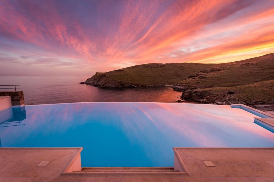 Η πρώην βίλα του Γιάννου Παπαντωνίου στη Σύρο νοικιάζεται για 20.000 ευρώ την εβδομάδα -Απίστευτες ανέσεις [εικόνες & βίντεο] | iefimerida.gr 3