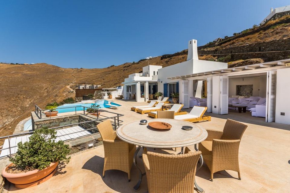 Η πρώην βίλα του Γιάννου Παπαντωνίου στη Σύρο νοικιάζεται για 20.000 ευρώ την εβδομάδα -Απίστευτες ανέσεις [εικόνες & βίντεο] | iefimerida.gr 5