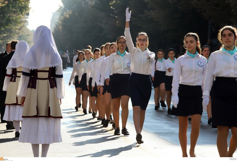 Η μαθητική παρέλαση της Θεσσαλονίκης σε 20 φωτογραφικά καρέ [εικόνες] | iefimerida.gr 8