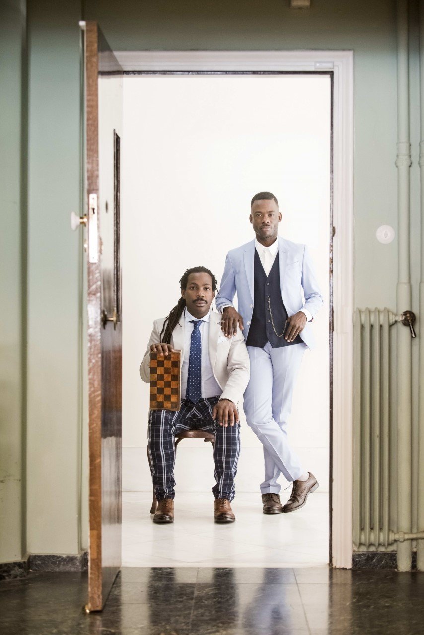 Δύο Ελληνες αφρικανικής καταγωγής παραδίδουν μαθήματα στο «Τάβλι» του Κεχαϊδη [εικόνες]  | iefimerida.gr 0