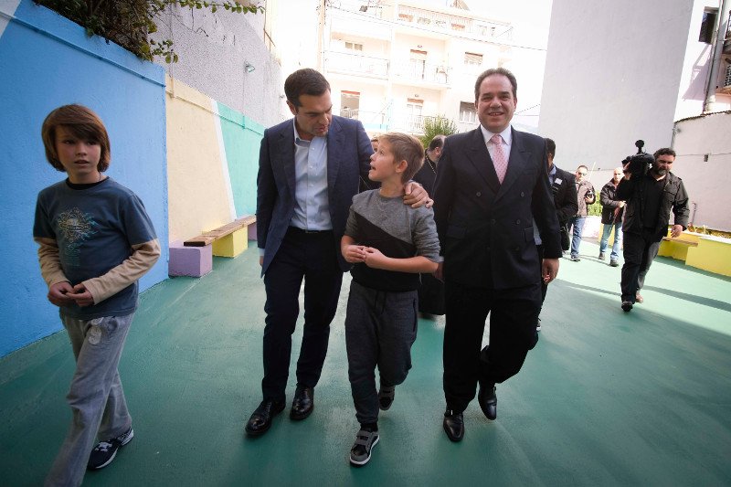 Ο Τσίπρας έπαιξε ποδόσφαιρο με τα παιδιά της «Αποστολής» στα Ιωάννινα [εικόνες] | iefimerida.gr 4